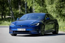 tesla-model-s-front-el-prix-tomm-w-christiansen-liten_q4vrjk.webp