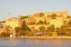 Cesme_Castle,_Turkey_-_panoramio.webp