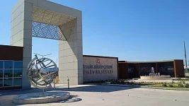 İzmir_Katip_Çelebi_Üniversitesi_Giriş_ve_Çıkış_Kapısı.webp