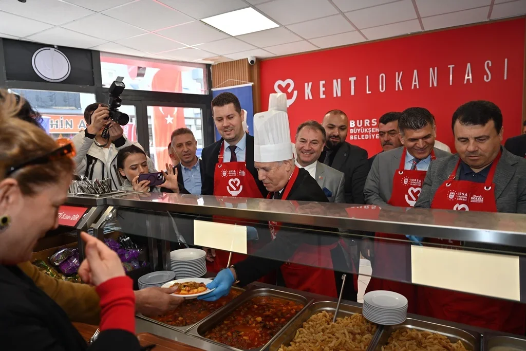 35437_MTY3ZmNlOD_6.webp