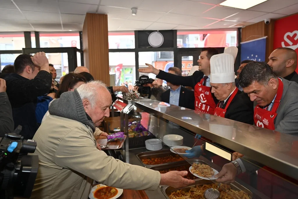 35437_MTY3ZmNlOD_7.webp