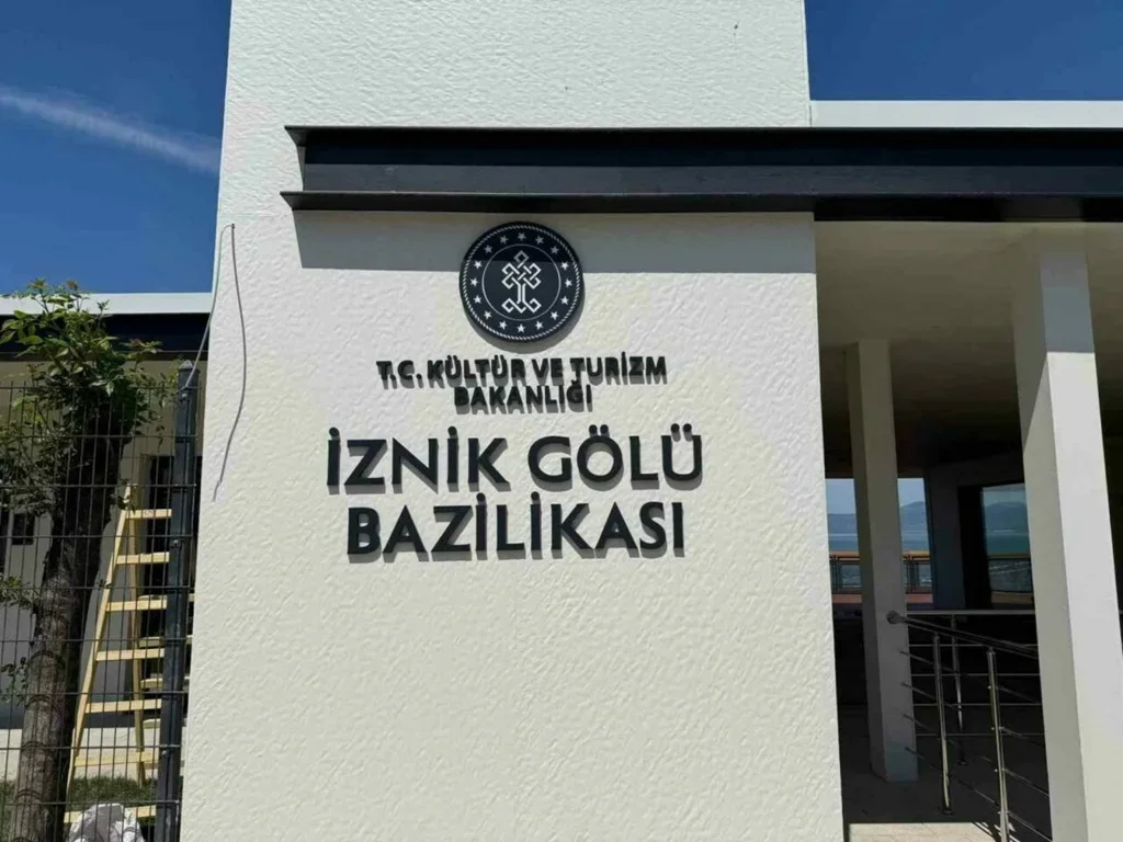 iznik_bazilikasi_muze_oldu_2.webp iznik_bazilikasi_muze_oldu_2.webp