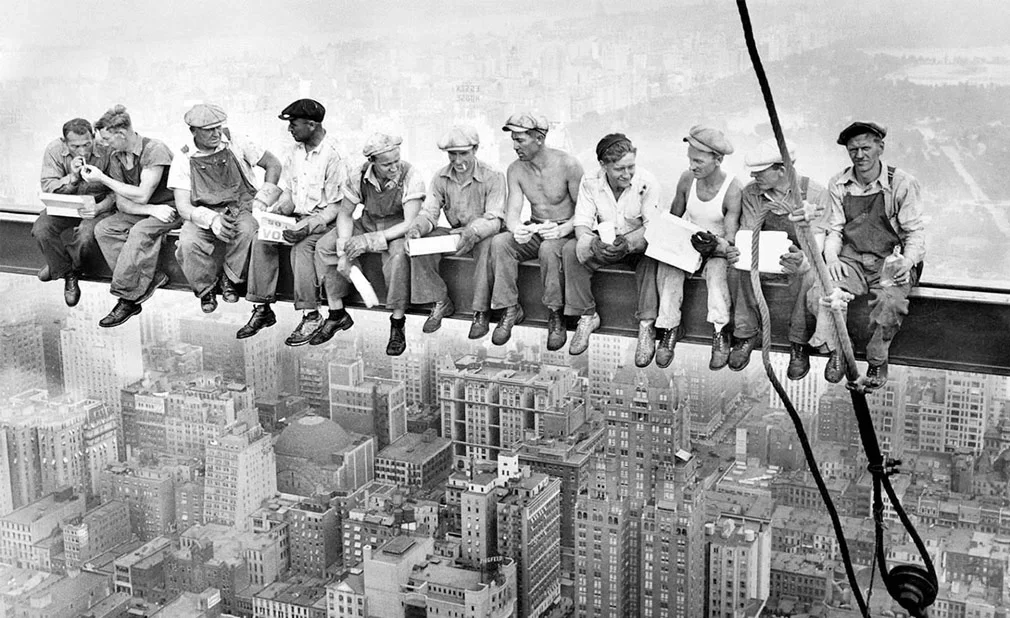 Gökdelende-öğle-yemeği-Charles-C.-EBBETS (1).webp