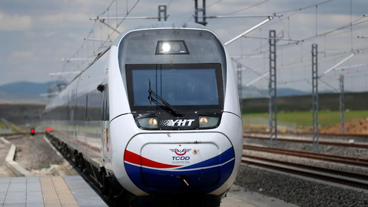 demir-yolu-yht-yuksek-hizli-tren-aa-1594336.webp