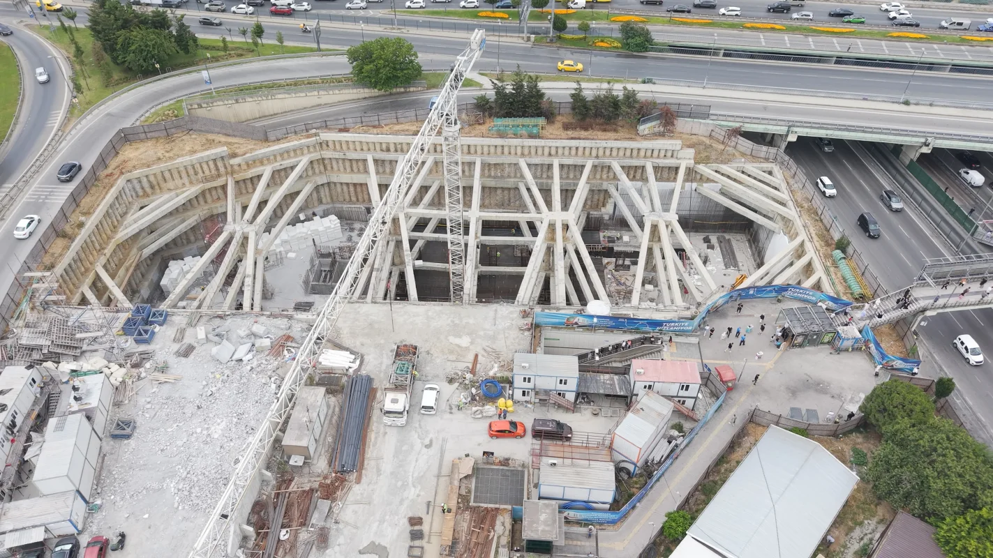 Altunizade-İstasyonu.00_08_31_19.Still082.webp