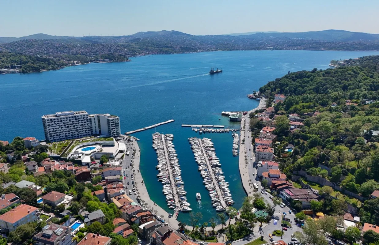 ISPARK_ISTMARIN_TEKNE_PARKLARINDA_MAVI_BAYRAK_DALGALANACAK_5_87d3eb4145.webp