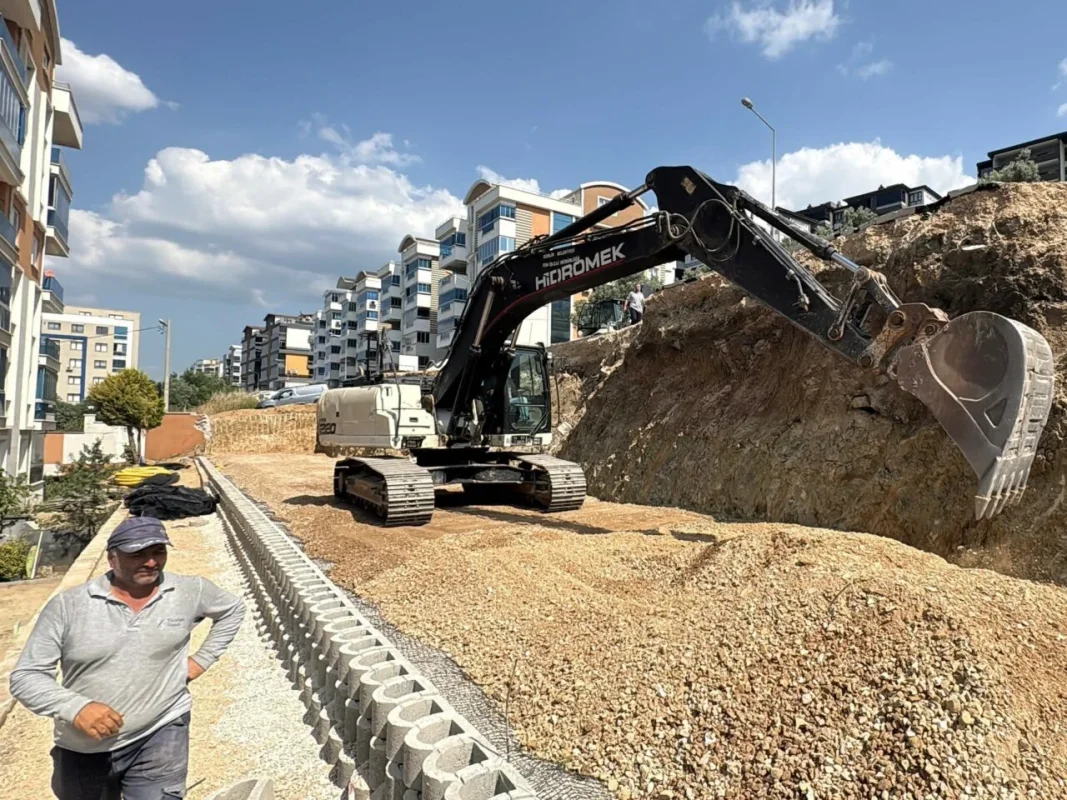 gemlikte-yol-acma-calismalari-hiz-kesmeden-suruyor-4.webp