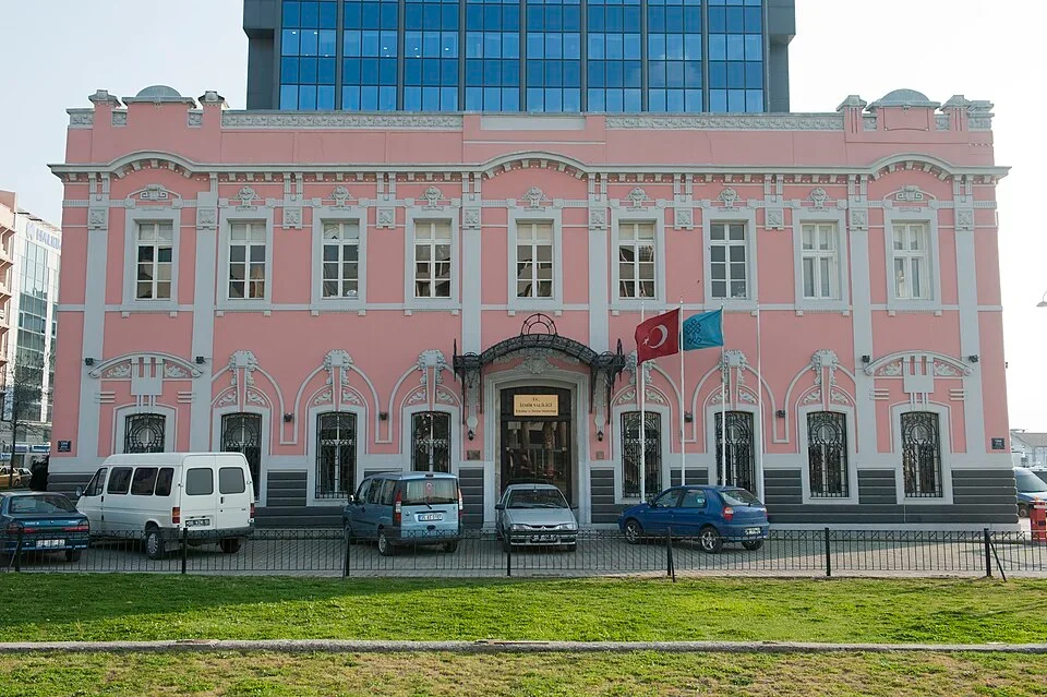 Izmir_Akdeniz_Old_postal_package_building_6363.webp