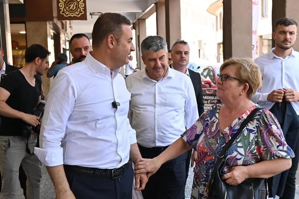 ayakkabicilar_carsisina_buyuksehir_ve_karesi_eli_degecek_8.webp ayakkabicilar_carsisina_buyuksehir_ve_karesi_eli_degecek_8.webp