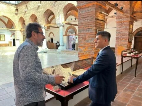 3-yazi-icin-buyuksehir-belediyesi-genel-sekreteri-doc-dr-ergul-haliscelik-muradiye-camii-imam...webp