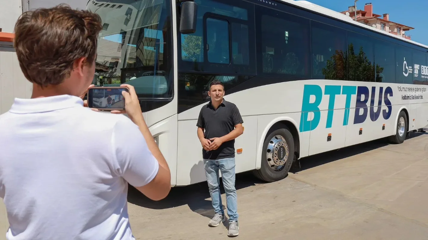 bttbus_4.webp bttbus_4.webp