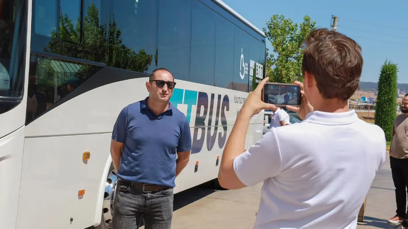 bttbus_6.webp bttbus_6.webp