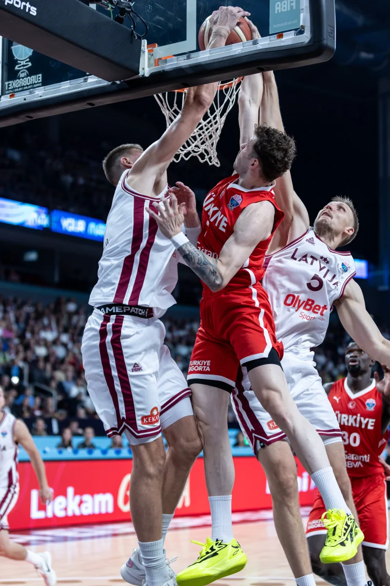 20250827_205652.webp 20250827_205652.webp