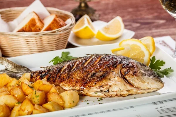 depositphotos_19537053-stock-photo-bream-fish.webp