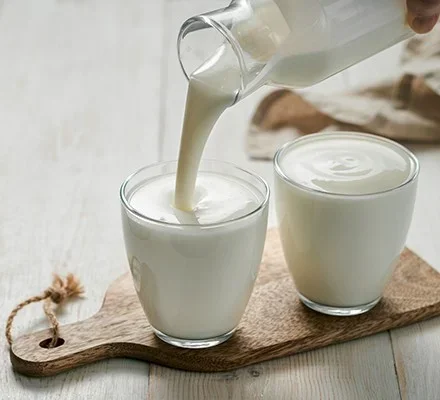 Kefir-pouring-into-glass-608636e.webp