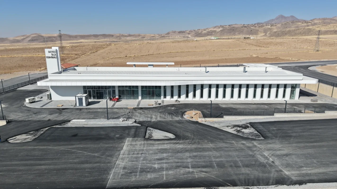 baskan-buyukkilic-100-milyon-tllik-yatirimla-develiye-kazandirilan-yeni-terminal-binasini-inc...webp