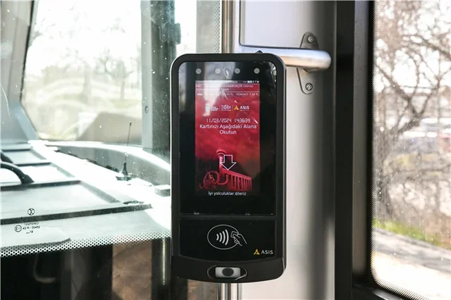 ankara-toplu-taşımasında-kart-okuyucu-cihazı-validatör-v0-mke06hbvs3sc1.webp