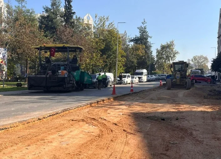 3-yazi-icin-tuna-caddesi-asfaltlaniyor-1.webp