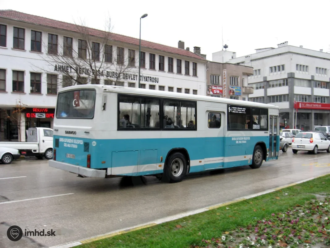 Autobus-Daewoo-BS-160-s-posuvnými-strednými-dverami.webp Autobus-Daewoo-BS-160-s-posuvnými-strednými-dverami.webp
