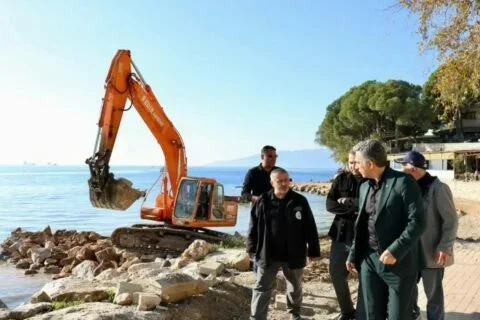 4-yazi-icin-gemlik-belediye-baskani-sukru-deviren-manastirda-sahil-duzenlemesi-baslatti-480x320.webp