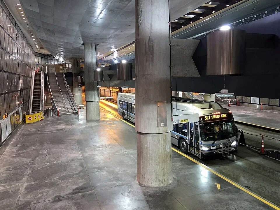 MBTA_route_SL1_bus_at_Courthouse_station_(2),_September_2025.webp