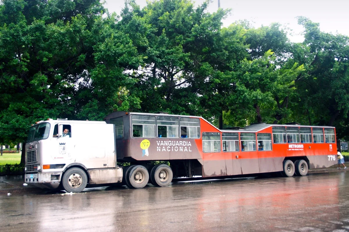Camel_bus_in_Havana.webp Camel_bus_in_Havana.webp