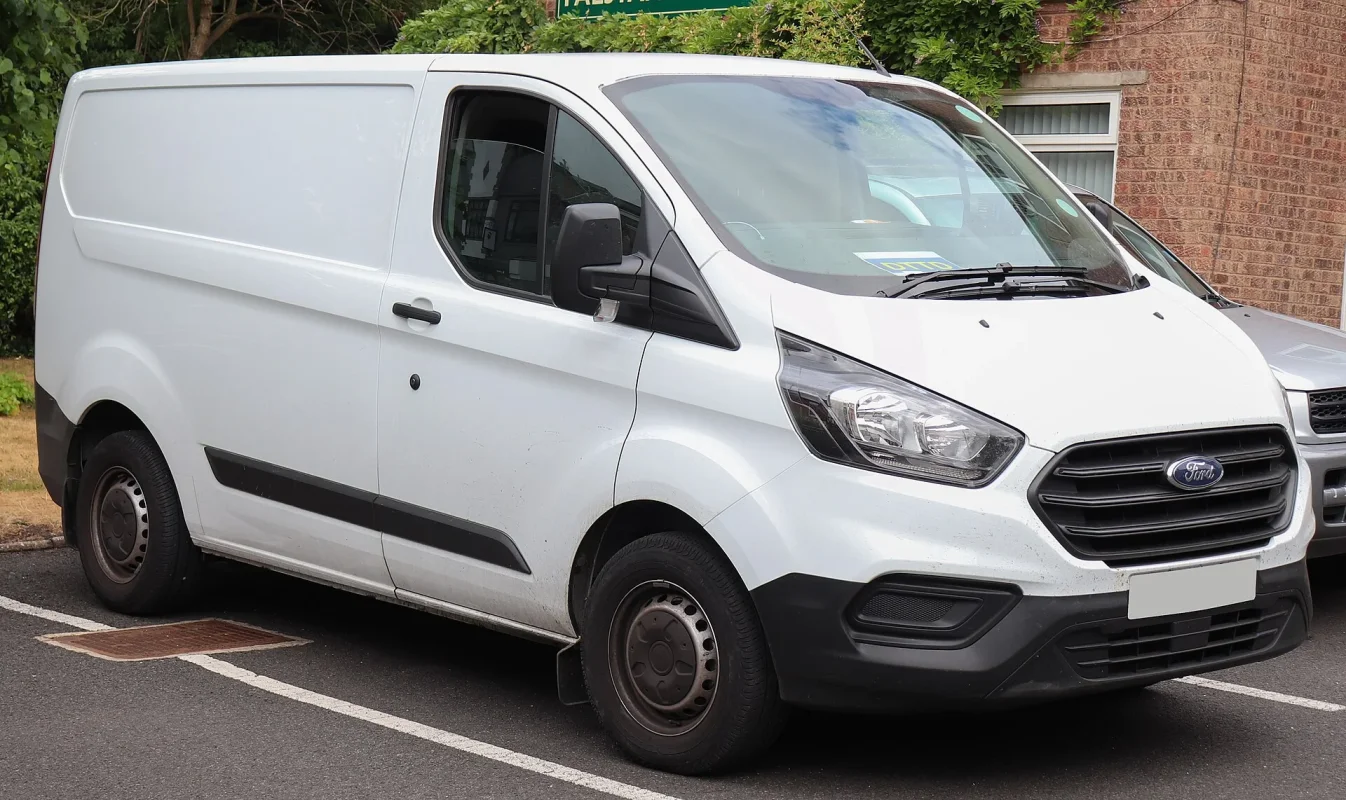 2018_Ford_Transit_Custom_300_Base_2.0_facelift.webp