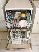 500px-Dishwasher_open_for_loading.webp