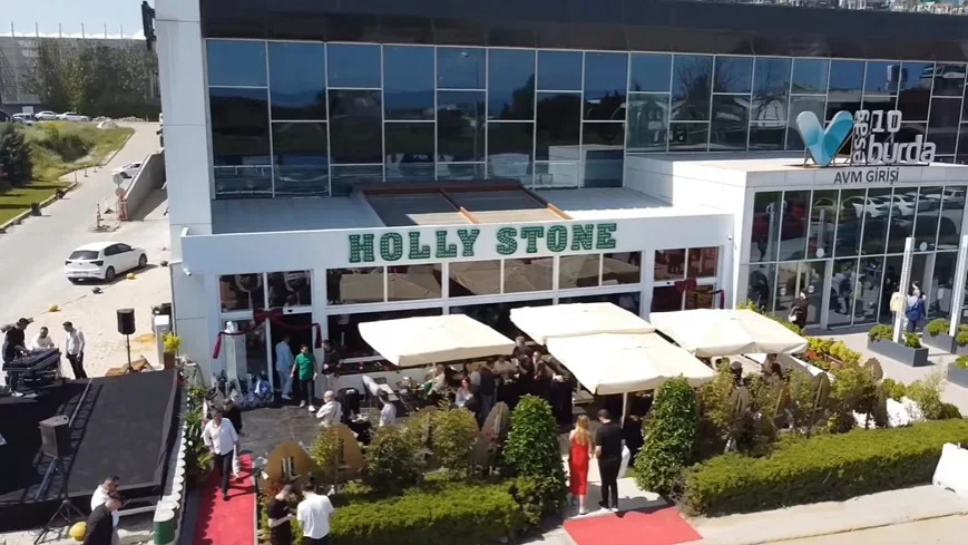 10_burda_hollystone.webp