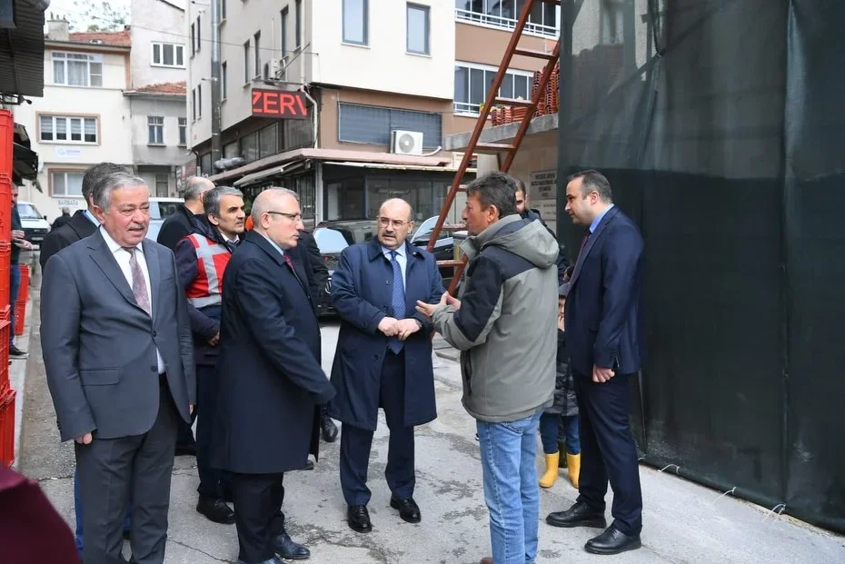 karesi_bey_turbesi_4.webp