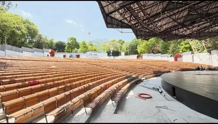 6-yazi-icin-kulturpark-acik-hava-tiyatrosu-ahsap-oturma-gruplari-yenileniyor35283310spm.webp