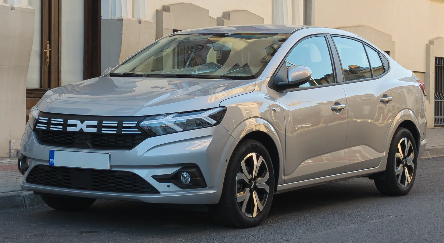 Dacia_Logan_2023_Front_2_(cropped).webp