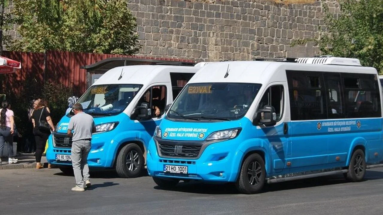 diyarbakirda-ulasima-zam-bugun-basladi-iste-yeni-fiyatlar (1).webp diyarbakirda-ulasima-zam-bugun-basladi-iste-yeni-fiyatlar (1).webp