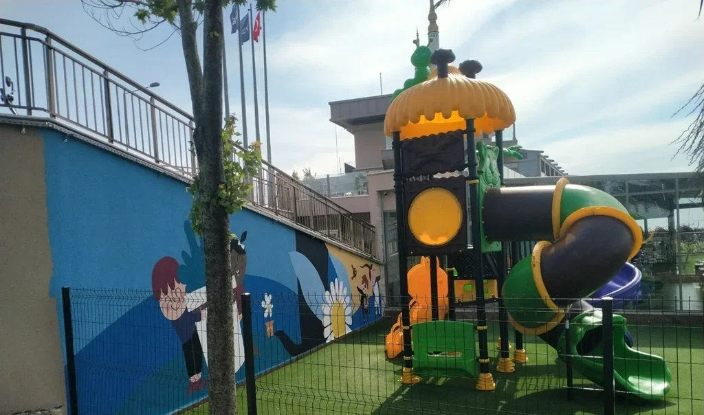 37282_MTZhMmZhNW_7.webp