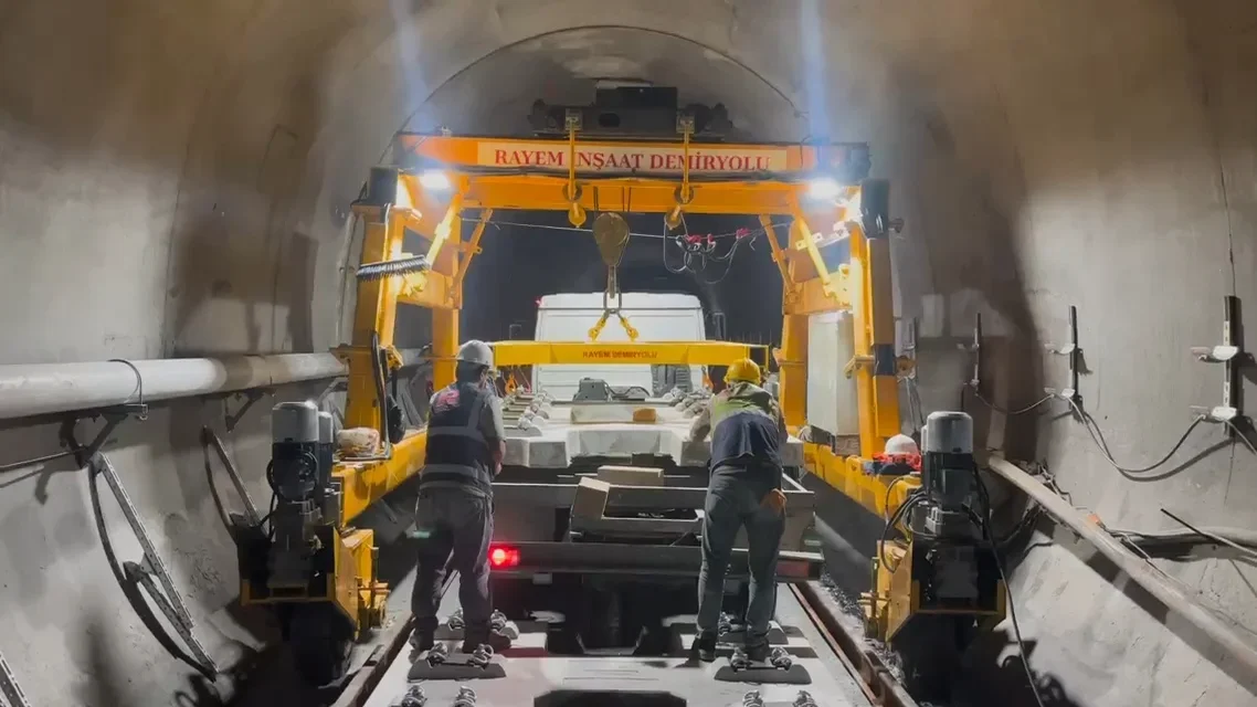 _rayemdemiryolu__mühendislikbaşarısı__arge__raymontajı__...nbul__tcdd__slabtrack__ballastless...webp