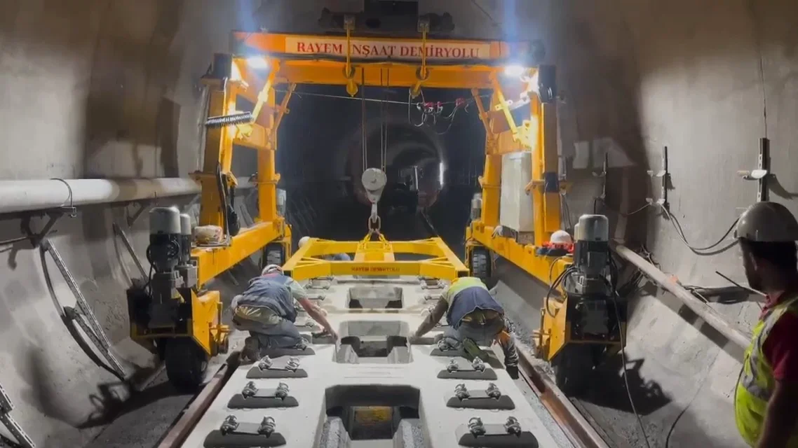_rayemdemiryolu__mühendislikbaşarısı__arge__raymontajı__...nbul__tcdd__slabtrack__ballastless...webp
