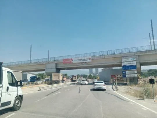 1-yazi-icin-gecitte-mudanya-yolu-uzerinden-gecen-hizli-tren-viyadugunde-calismalar-hizlandi-u...webp
