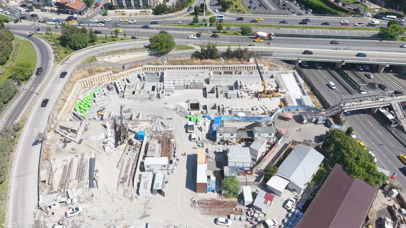 Altunizade-İstasyonu.00_00_37_04.Still056.webp