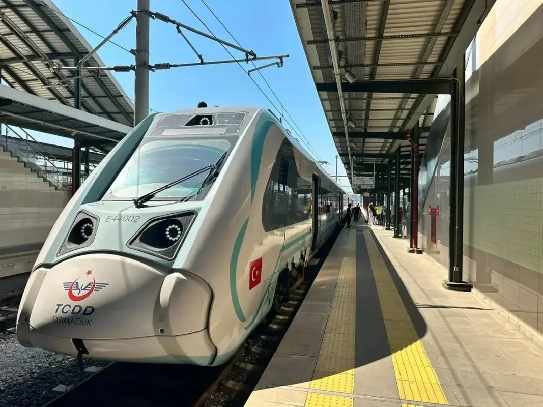 tcddt_uzunkopru_treni_1.webp