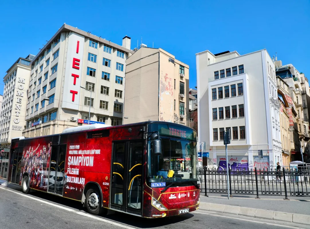 sampiyonlar-iett-ile-istanbulda-6.webp