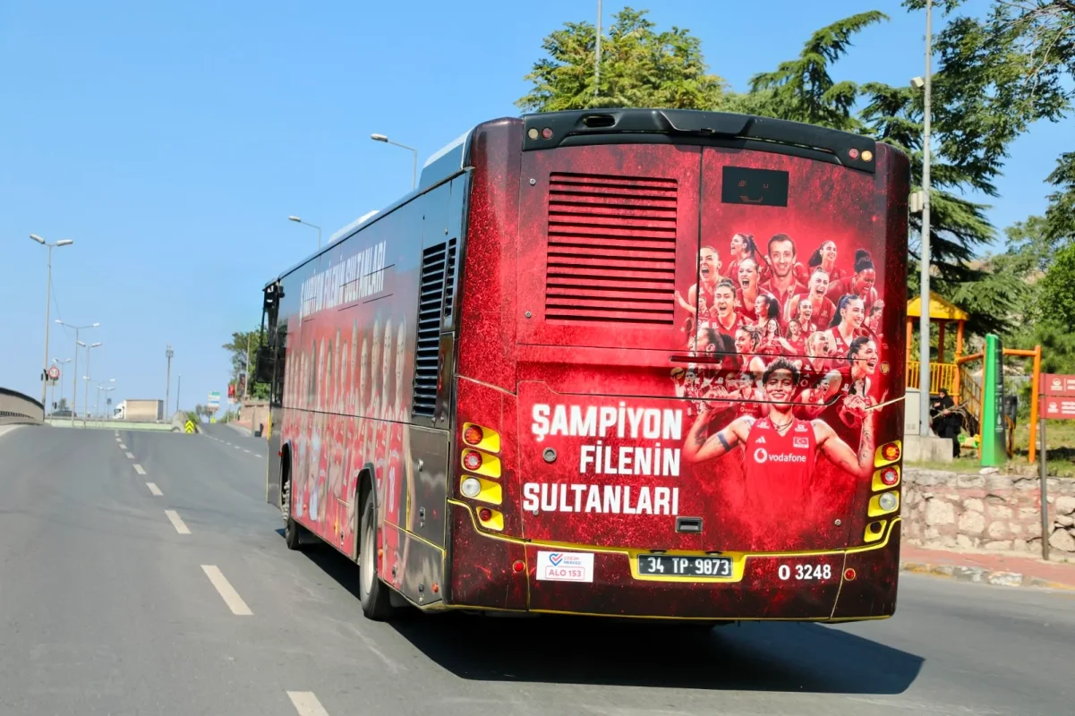 sampiyonlar-iett-ile-istanbulda-9.webp