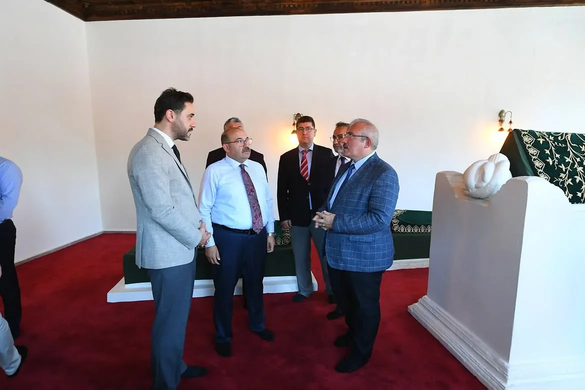 karesi_turbesi_3.webp karesi_turbesi_3.webp