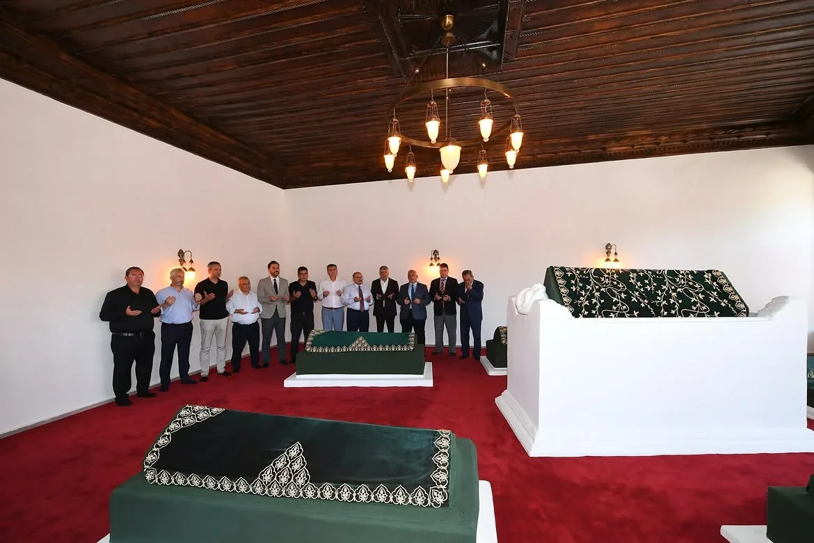 karesi_turbesi_4.webp karesi_turbesi_4.webp