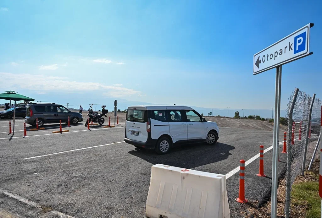 37689_MTZhOTU2Yj_3.webp