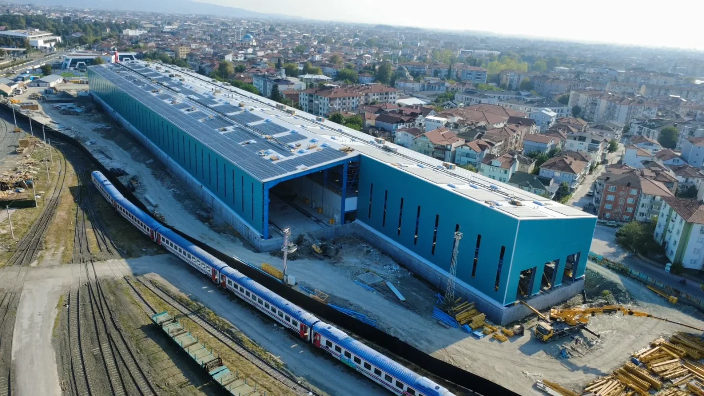 milli-elektrikli-tren-test-ve-son-montaj-fabrikasi.webp