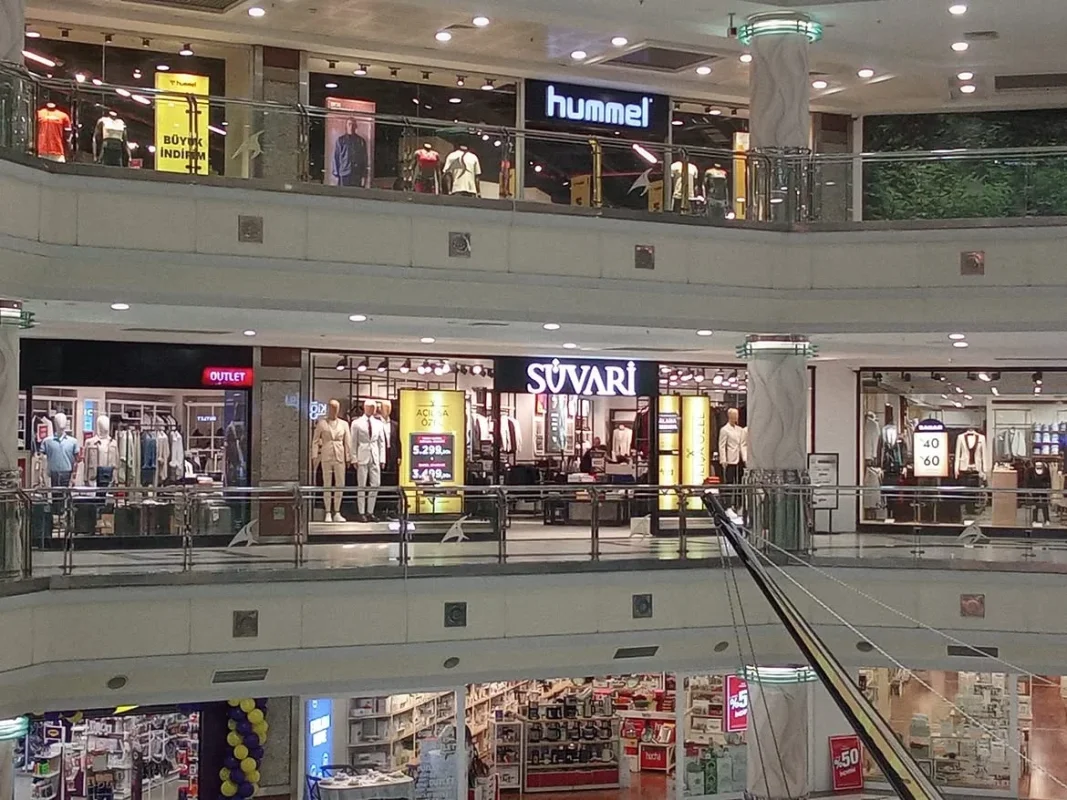 as_outlet_suvari_3.webp