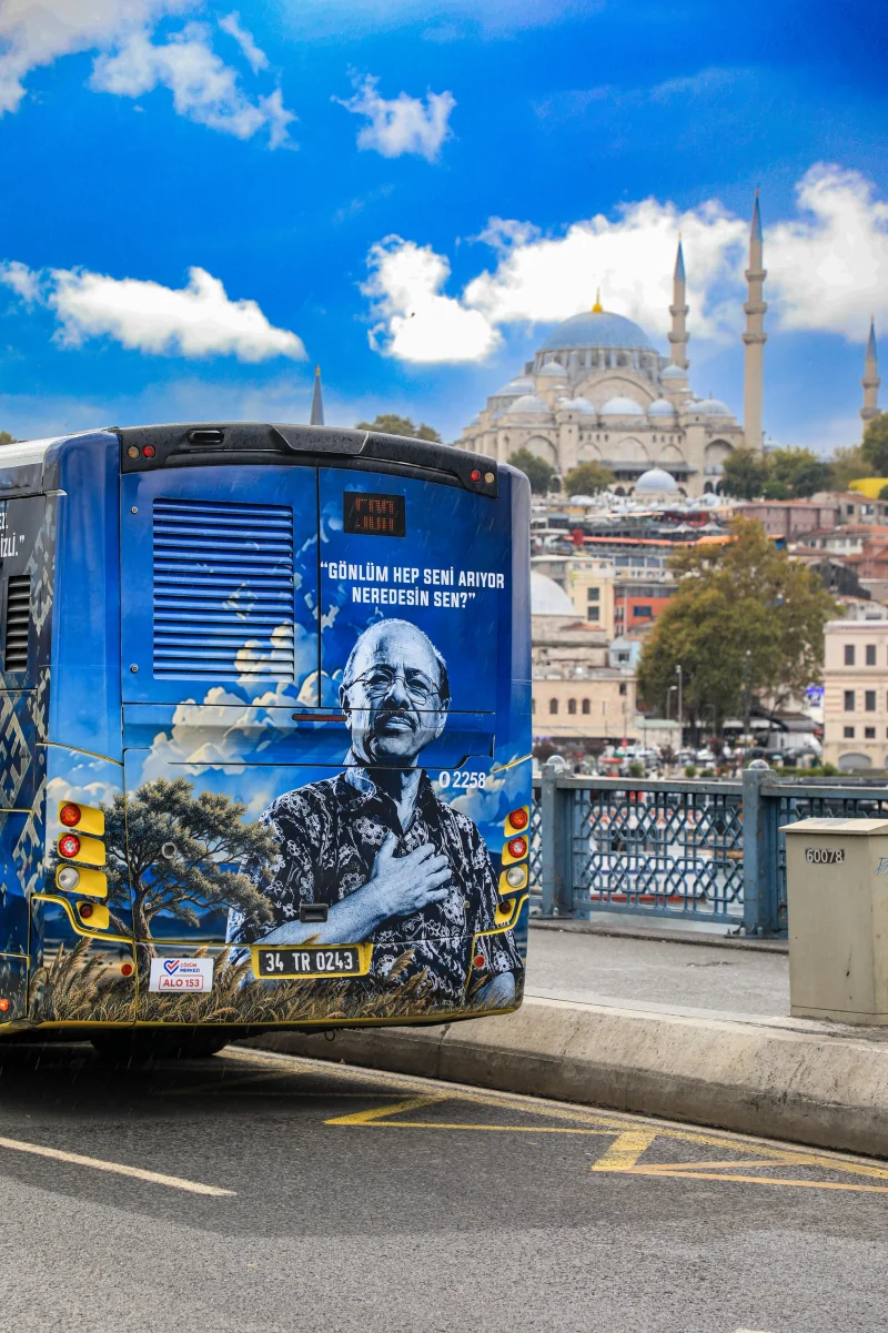 istanbul-yollarinda-neset-ertasa-saygi…--7-25346.webp