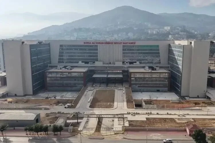 bursa-nin-1315-yatakli-dev-hastanesinde-tarih-belli-oluyor-ekim-ayinda-hasta-kabulu-hedefleni...webp