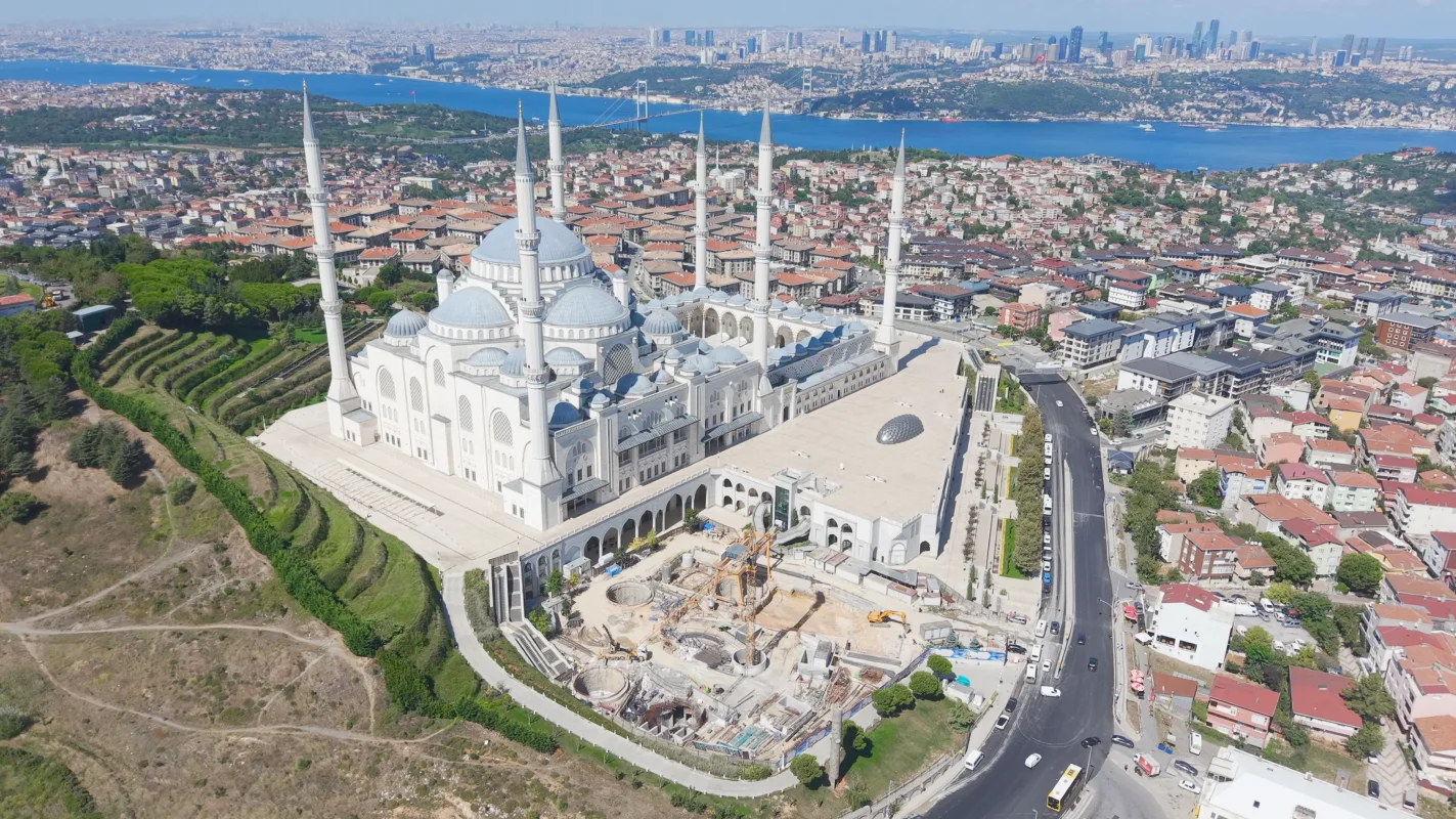 Büyük-Çamlıca-Camii-İstasyonu.00_08_36_12.Still067.webp