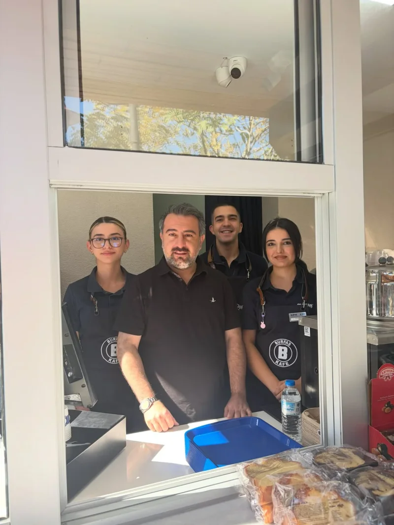 1_murat_b_kafe_2.webp